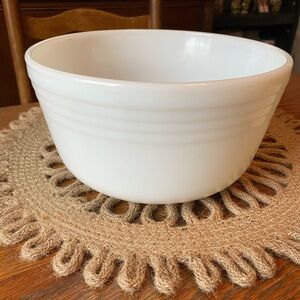 Vintage Pyrex Milkglass Bowl